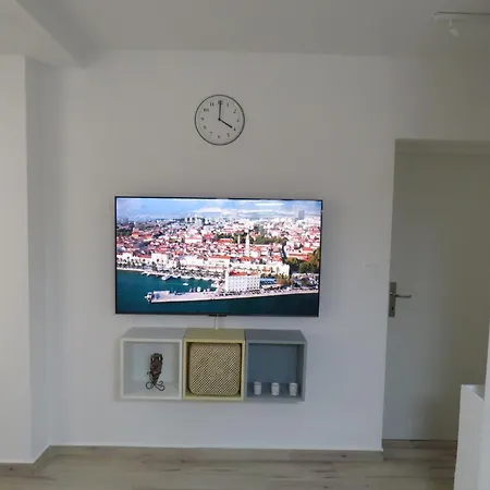 Sonniger Rueckzugsort Mit Privatparkplatz By Interhome Apartmán
